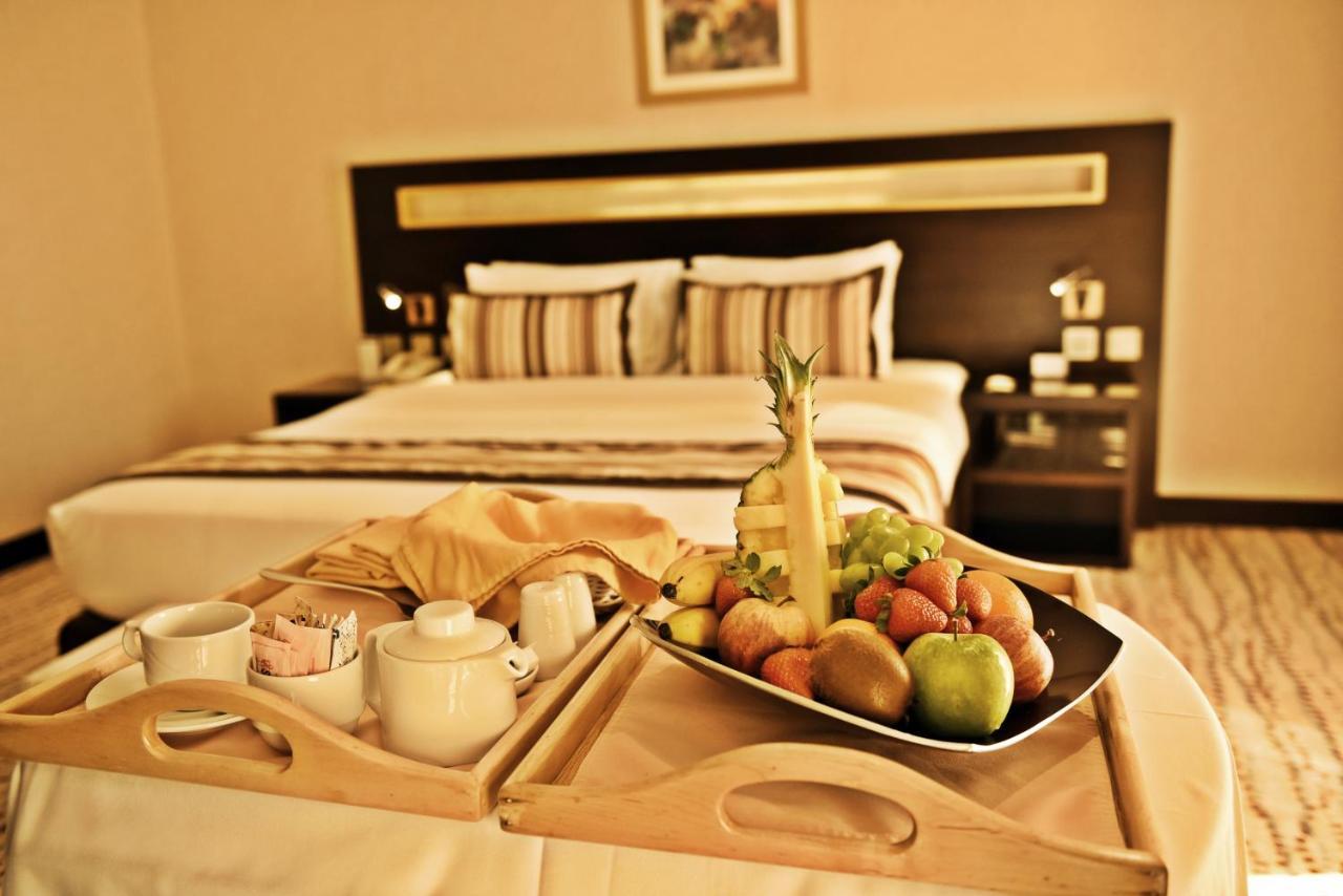 Golden Tulip Bahrain Hotel Manama Exterior foto