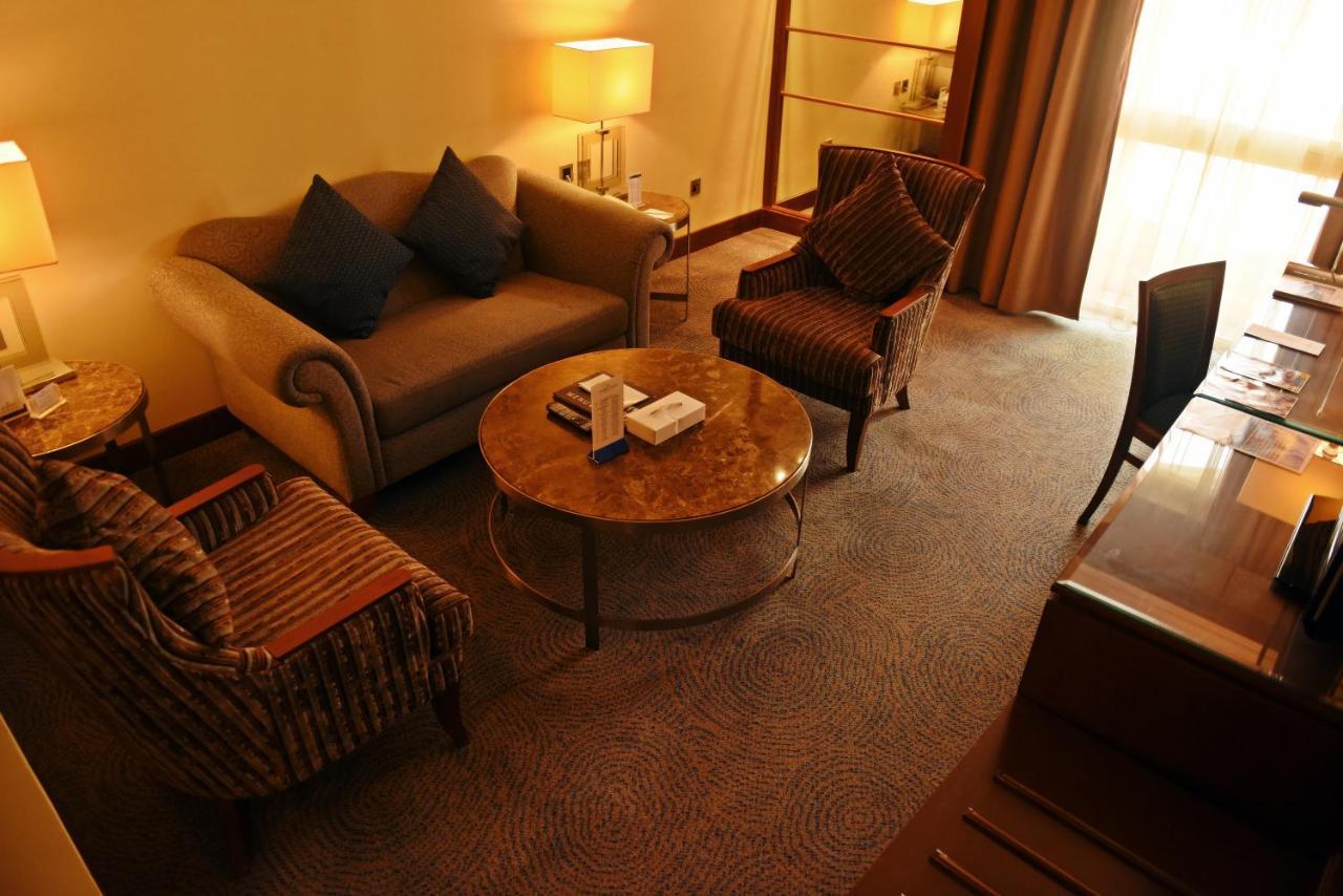 Golden Tulip Bahrain Hotel Manama Exterior foto